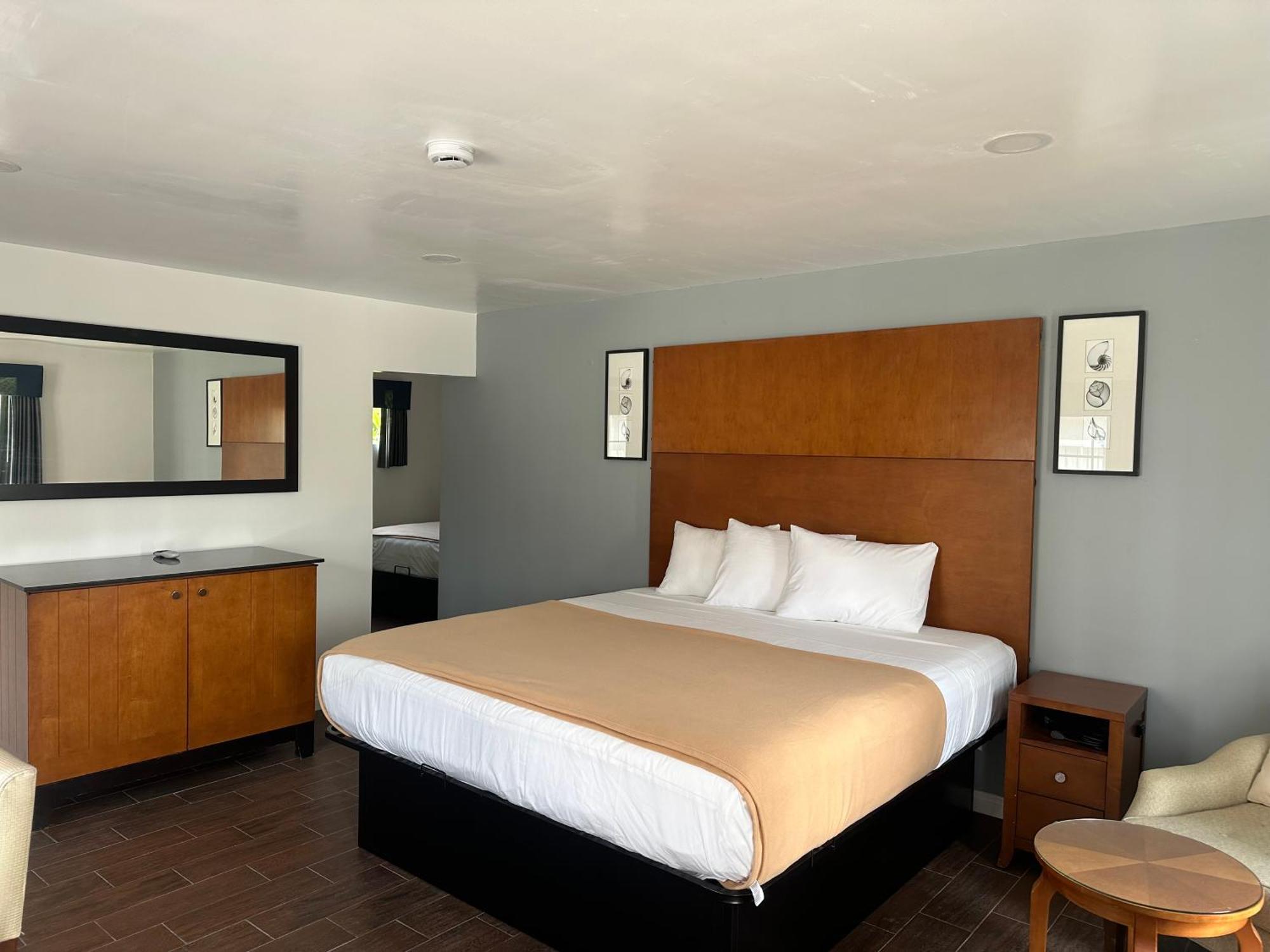 Oceanside Inn & Suites Екстериор снимка