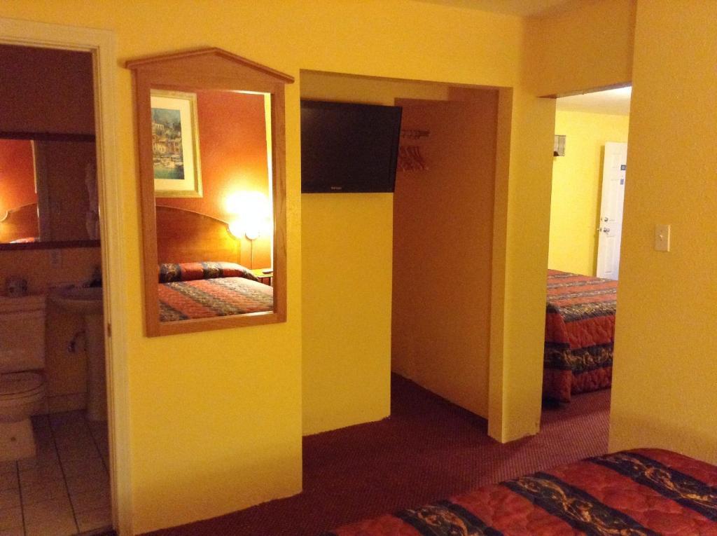 Oceanside Inn & Suites Стая снимка