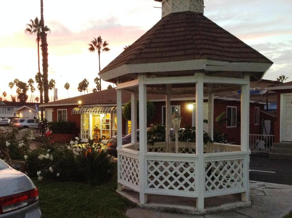 Oceanside Inn & Suites Екстериор снимка