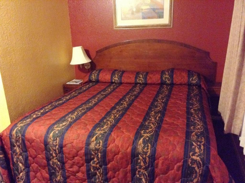 Oceanside Inn & Suites Стая снимка