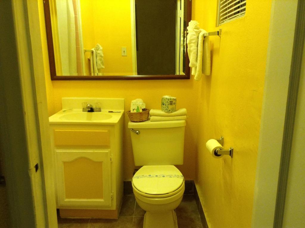 Oceanside Inn & Suites Стая снимка