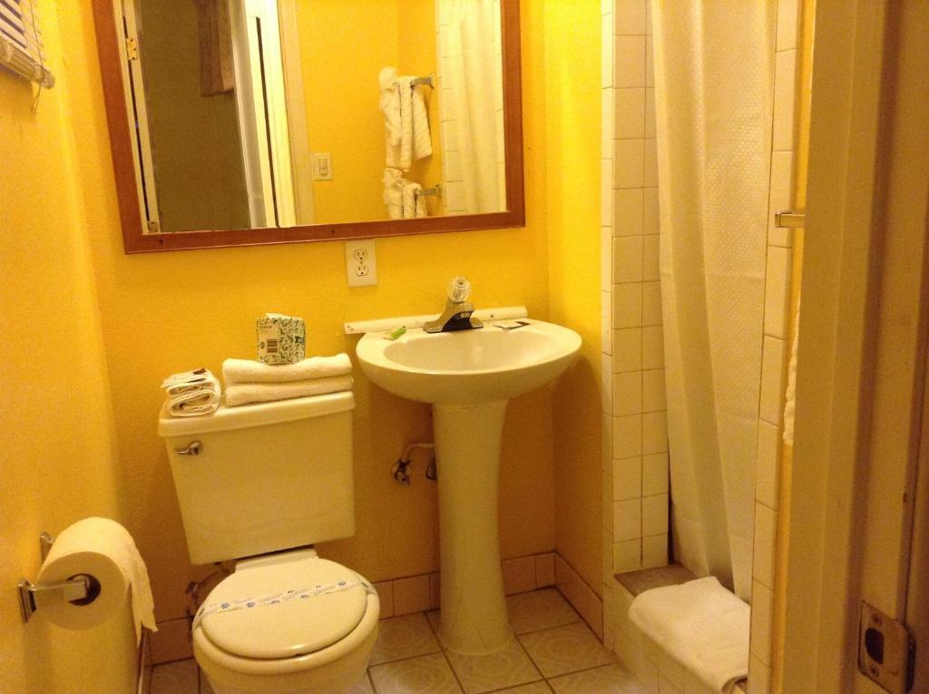 Oceanside Inn & Suites Екстериор снимка