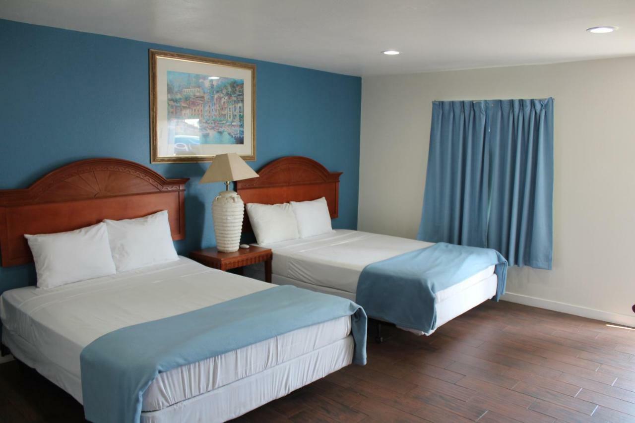 Oceanside Inn & Suites Екстериор снимка