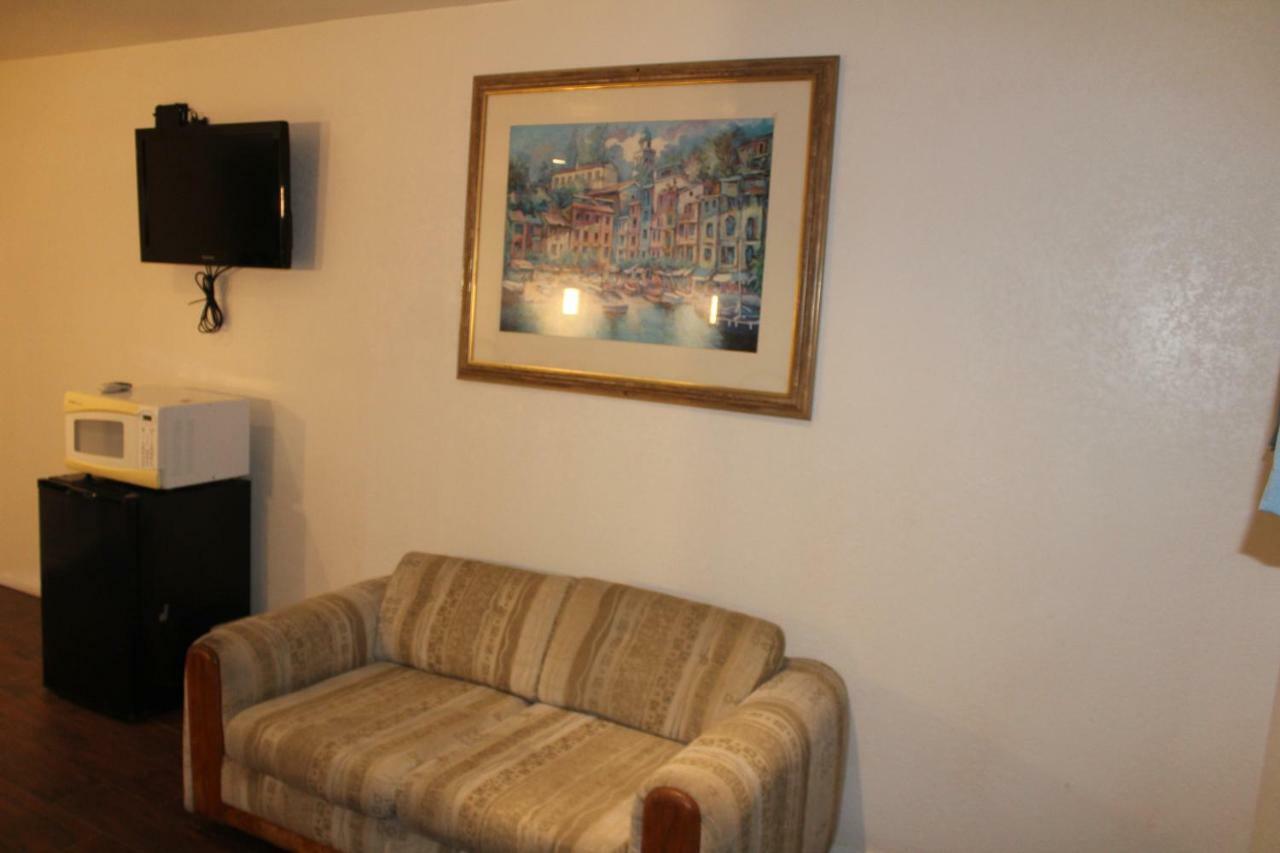 Oceanside Inn & Suites Екстериор снимка