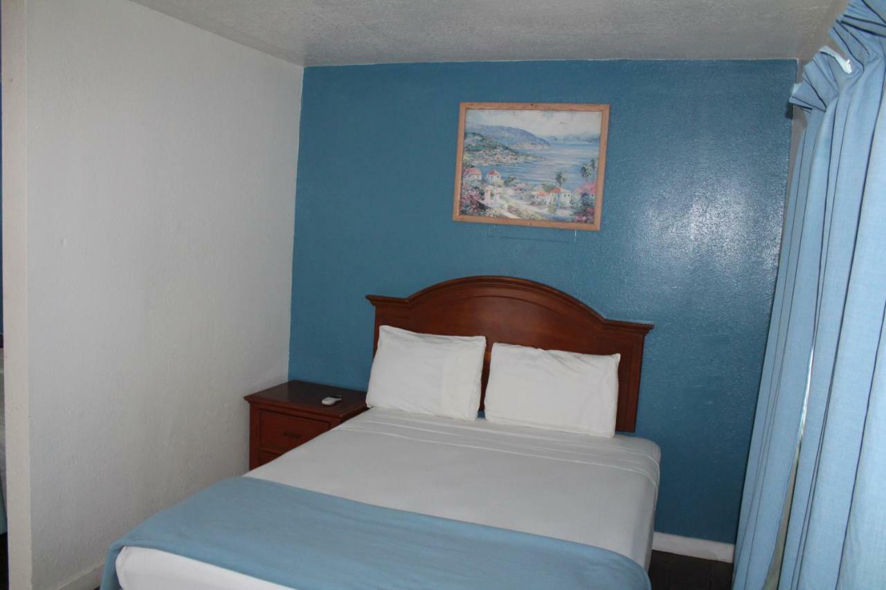 Oceanside Inn & Suites Екстериор снимка
