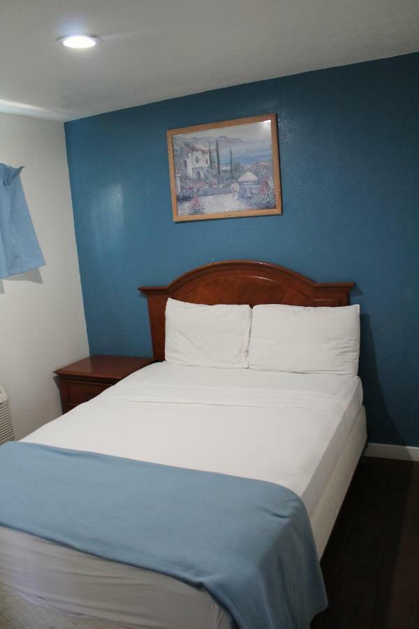 Oceanside Inn & Suites Екстериор снимка
