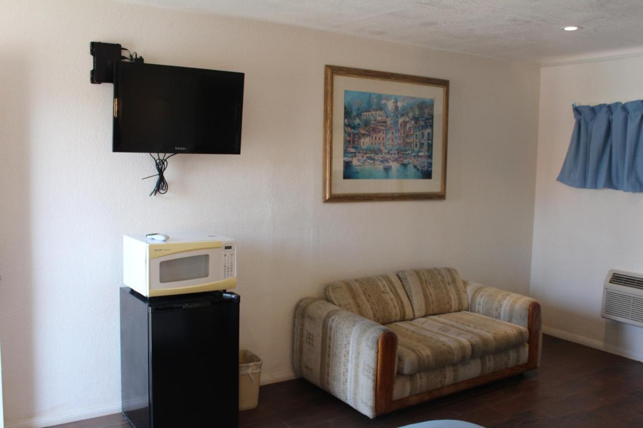 Oceanside Inn & Suites Екстериор снимка